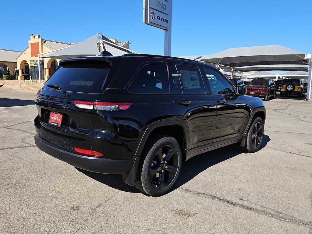 new 2025 Jeep Grand Cherokee car, priced at $43,395