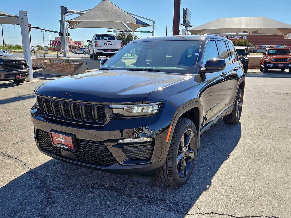 new 2025 Jeep Grand Cherokee car, priced at $43,395