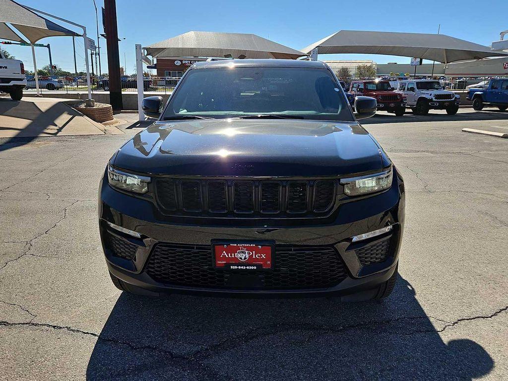 new 2025 Jeep Grand Cherokee car, priced at $43,395