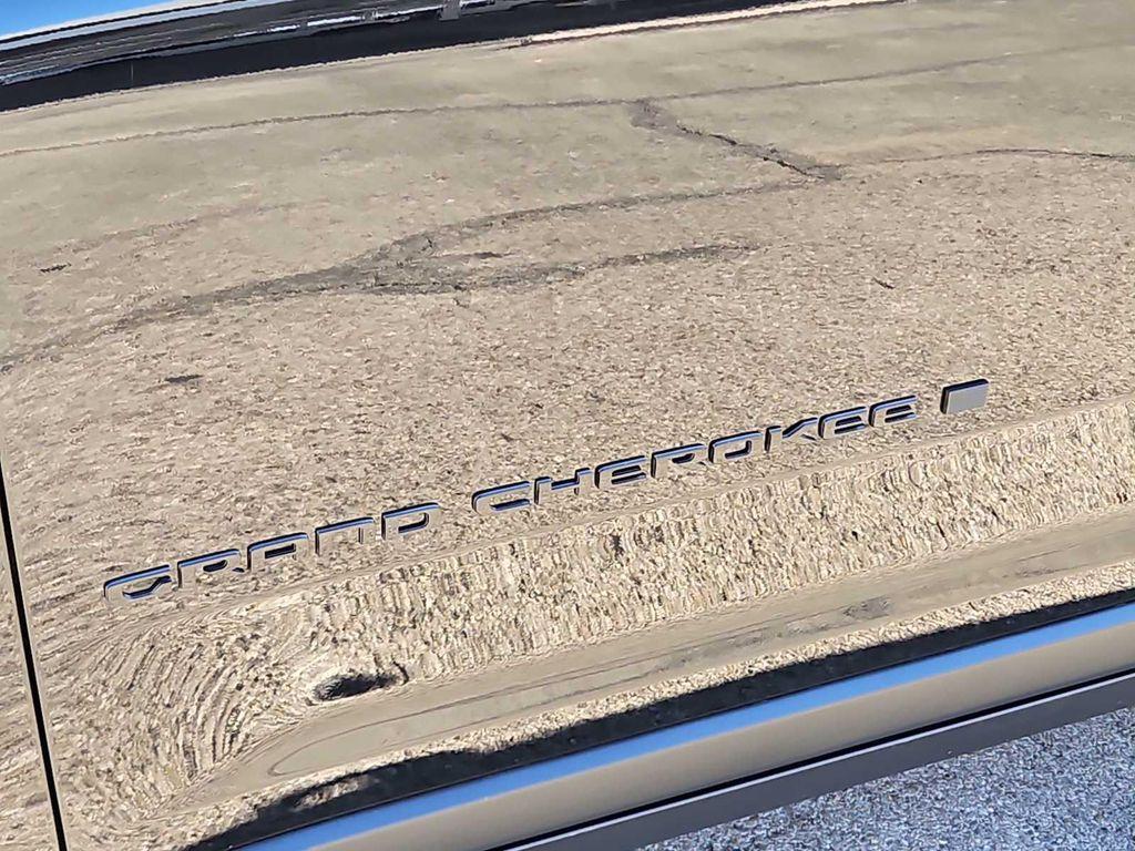 new 2025 Jeep Grand Cherokee car, priced at $43,395