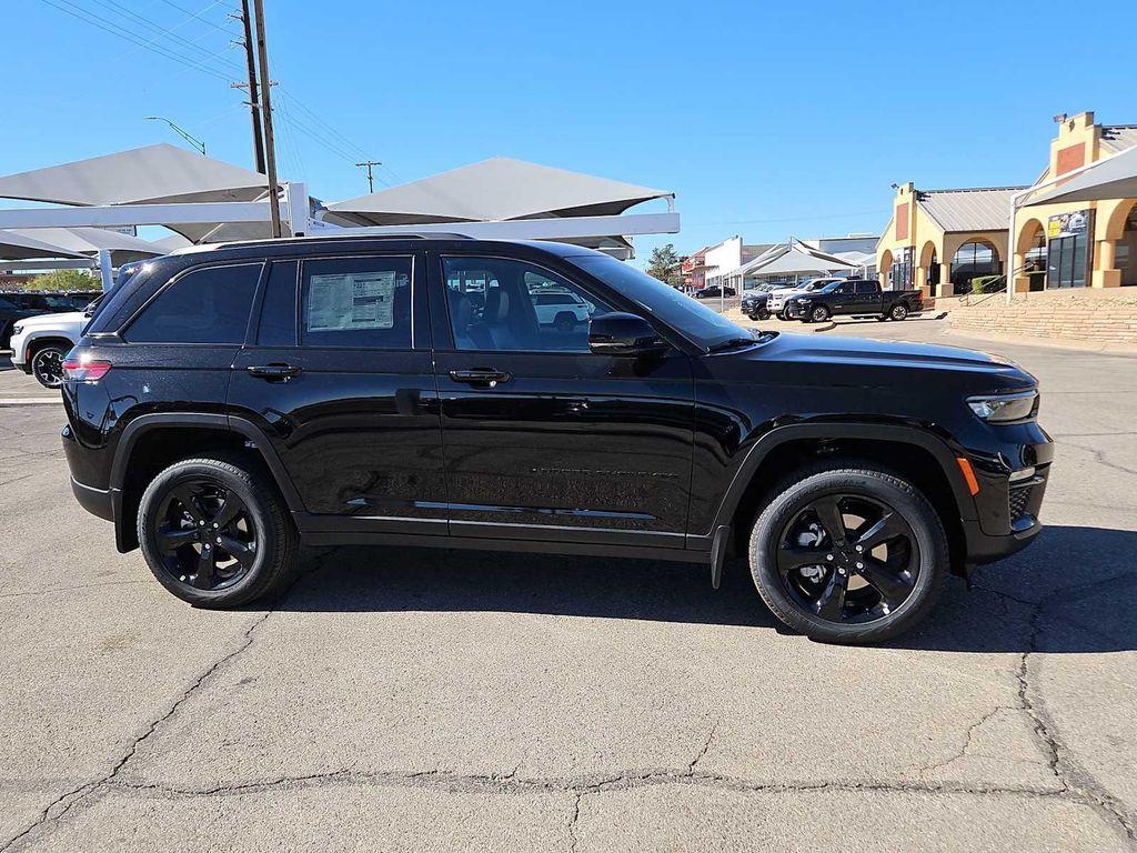 new 2025 Jeep Grand Cherokee car, priced at $43,395