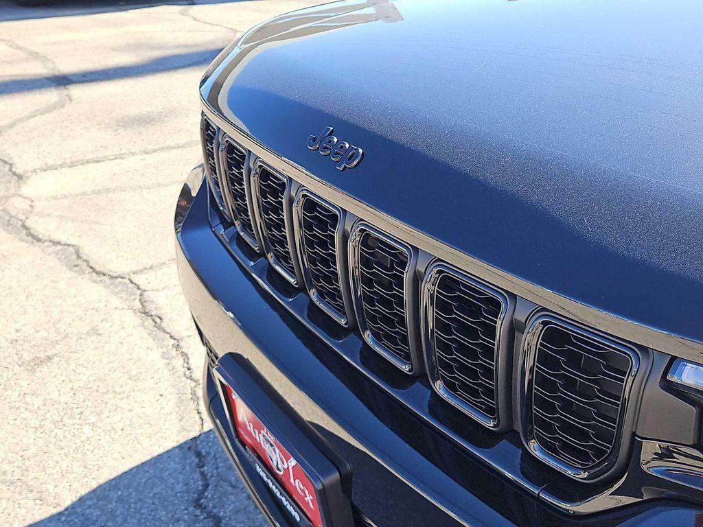 new 2025 Jeep Grand Cherokee car, priced at $43,395