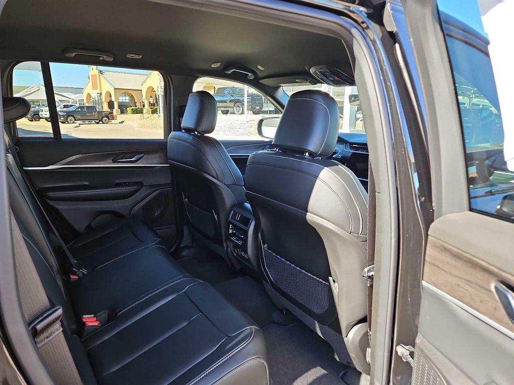 new 2025 Jeep Grand Cherokee car, priced at $43,395