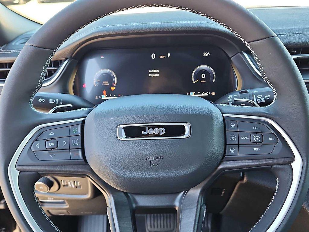 new 2025 Jeep Grand Cherokee car, priced at $43,395