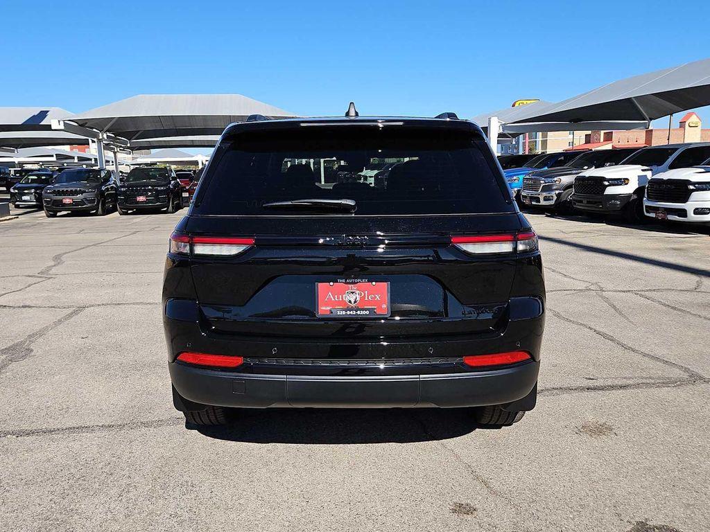 new 2025 Jeep Grand Cherokee car, priced at $43,395