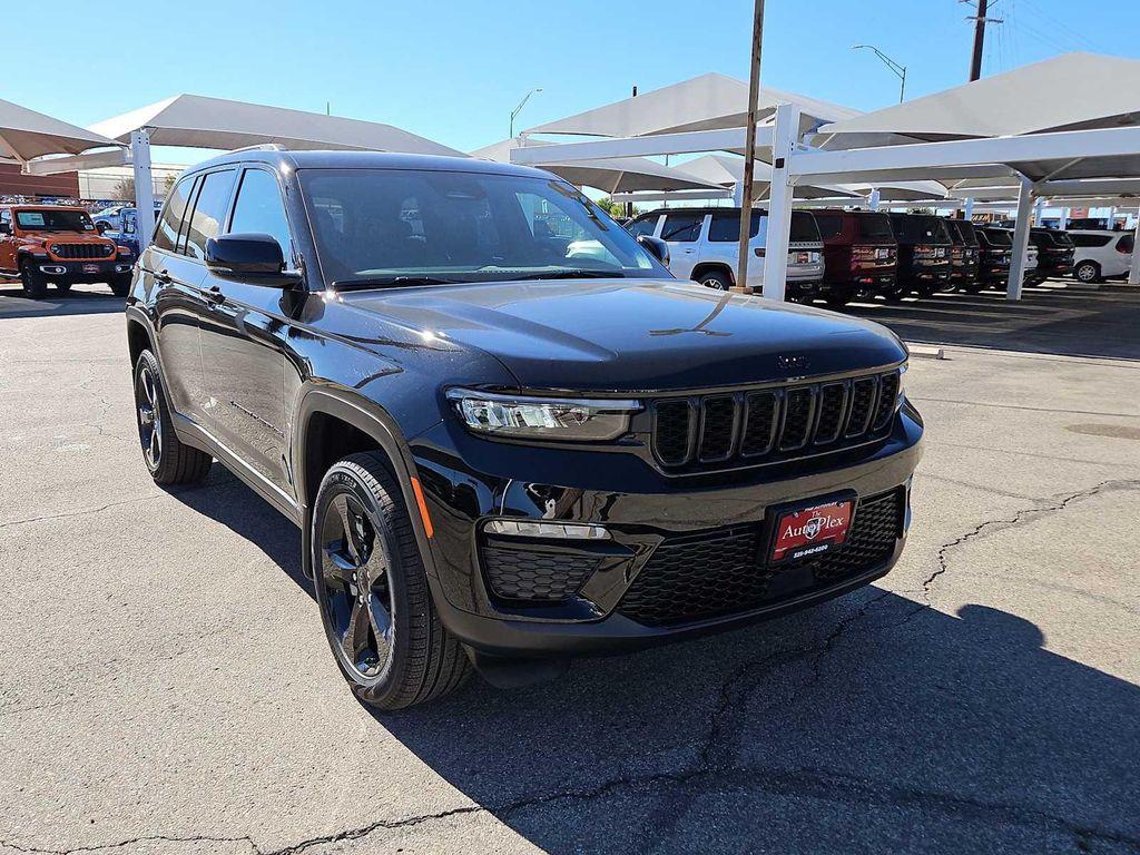 new 2025 Jeep Grand Cherokee car, priced at $43,395