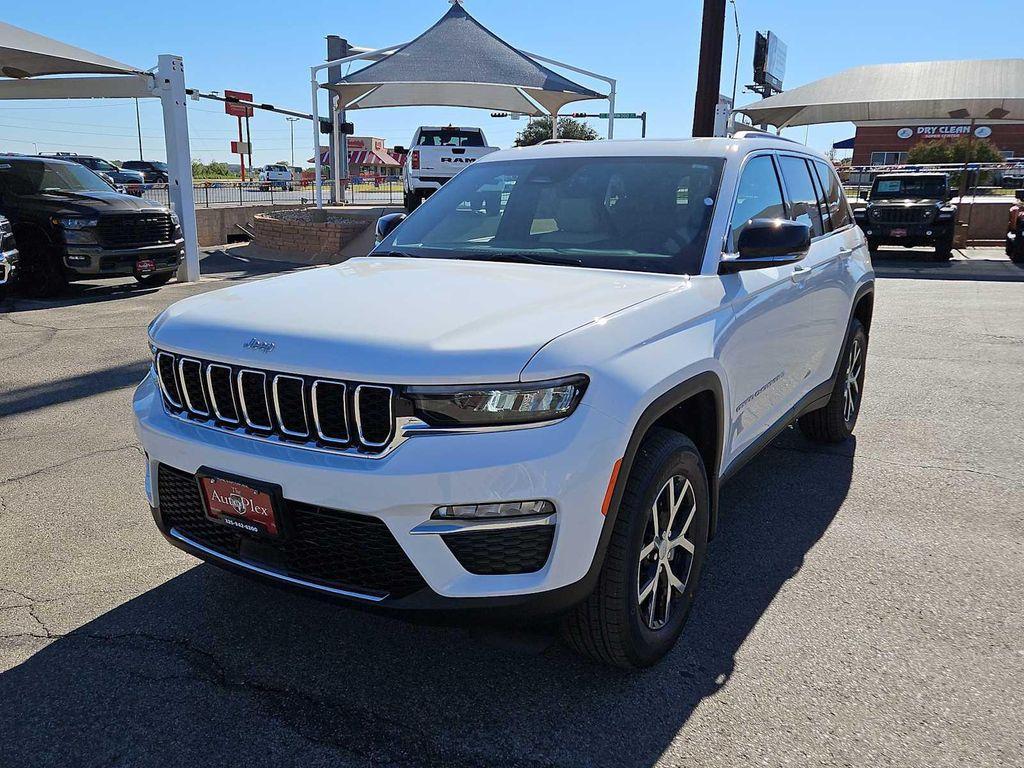 new 2025 Jeep Grand Cherokee car, priced at $40,590