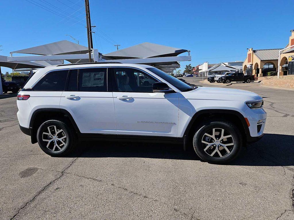 new 2025 Jeep Grand Cherokee car, priced at $40,590