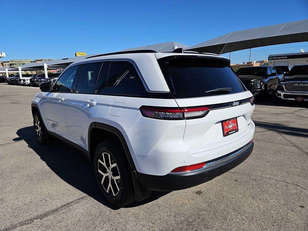 new 2025 Jeep Grand Cherokee car, priced at $40,590