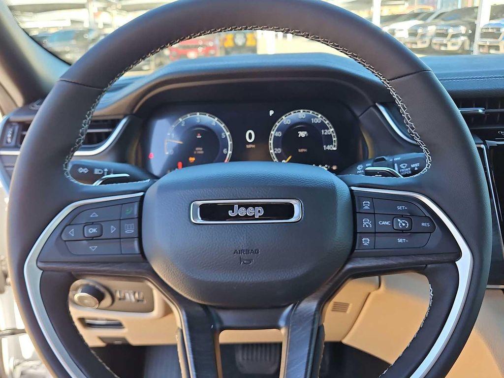 new 2025 Jeep Grand Cherokee car, priced at $40,590