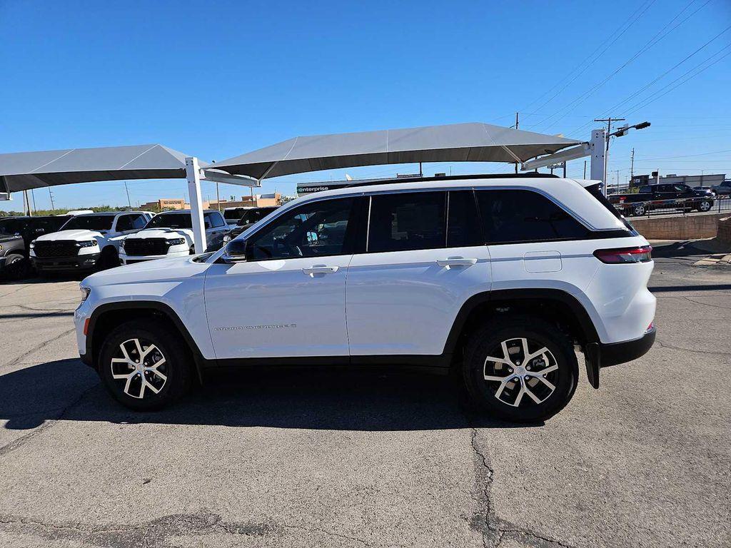 new 2025 Jeep Grand Cherokee car, priced at $40,590