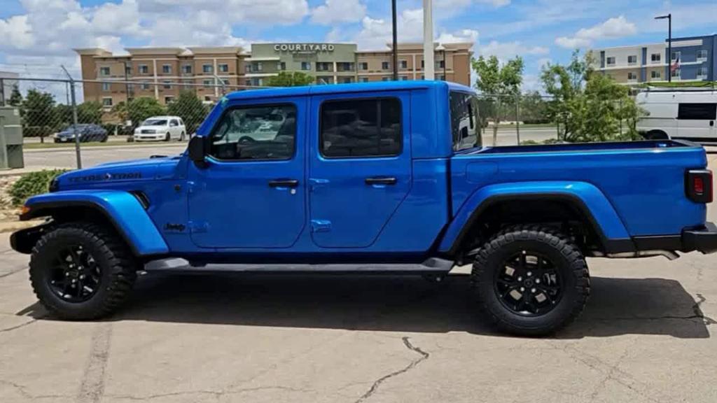 new 2025 Jeep Gladiator car, priced at $49,550