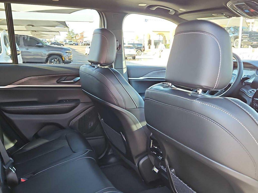 new 2025 Jeep Grand Cherokee car, priced at $45,315