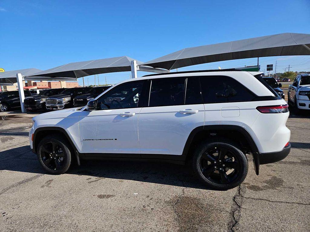 new 2025 Jeep Grand Cherokee car, priced at $45,315