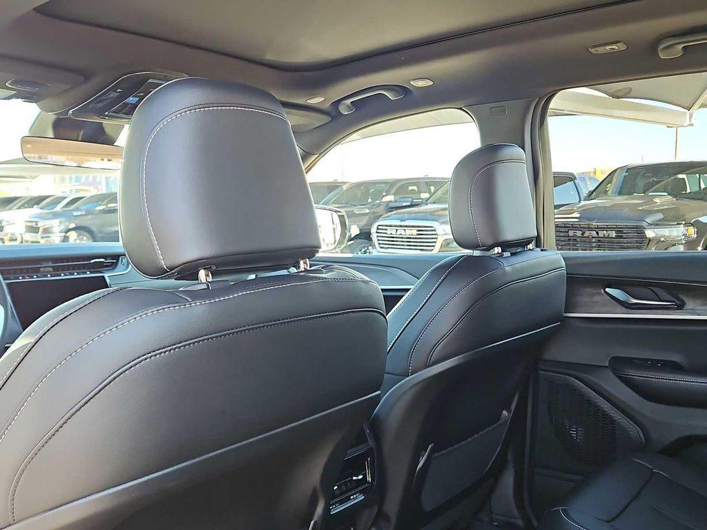 new 2025 Jeep Grand Cherokee car, priced at $45,315