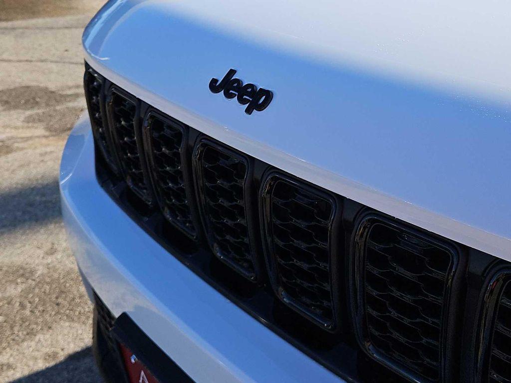 new 2025 Jeep Grand Cherokee car, priced at $45,315