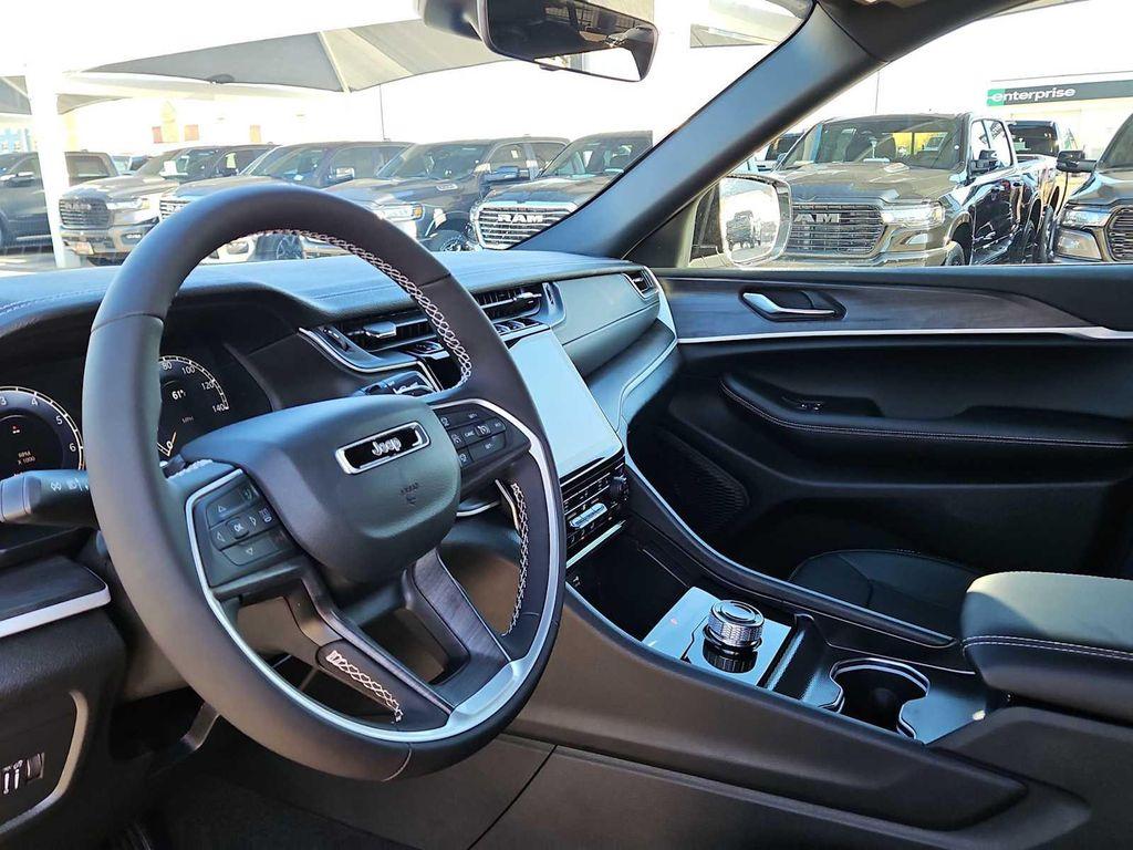 new 2025 Jeep Grand Cherokee car, priced at $45,315