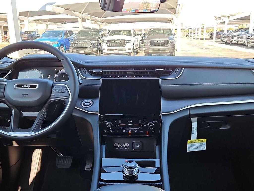 new 2025 Jeep Grand Cherokee car, priced at $45,315