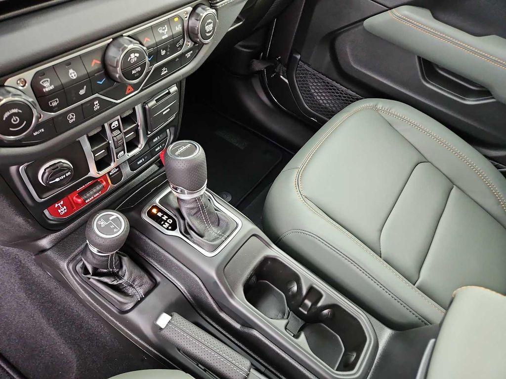 new 2025 Jeep Gladiator car, priced at $52,370