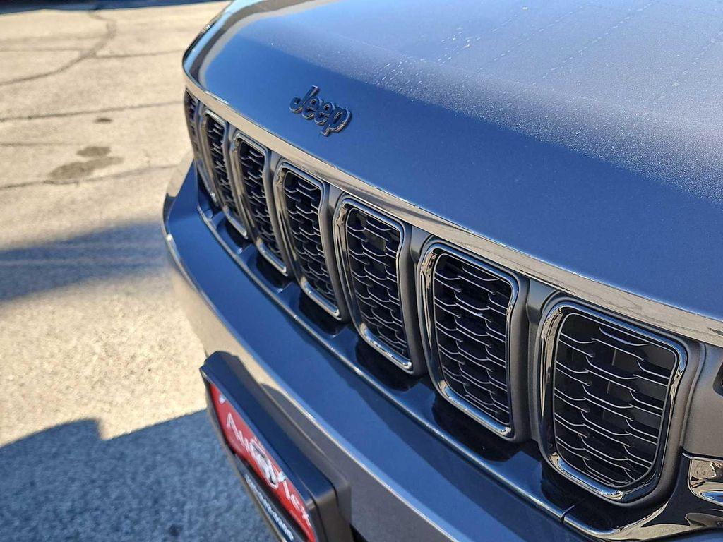 new 2025 Jeep Grand Cherokee car, priced at $45,910