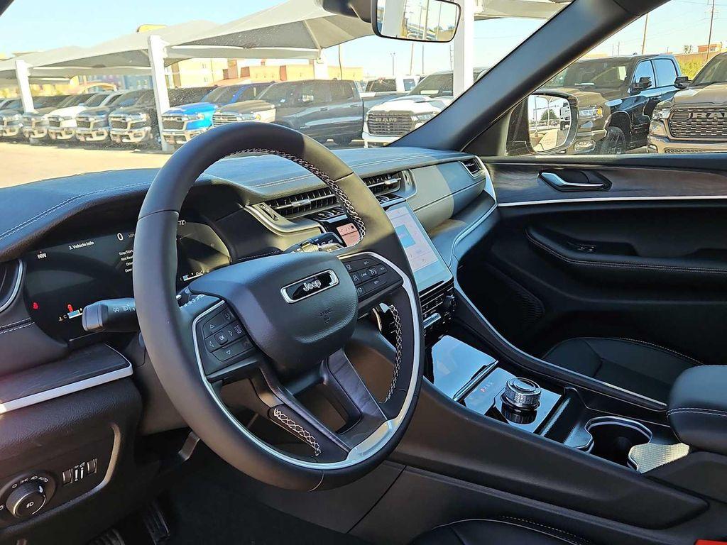 new 2025 Jeep Grand Cherokee car, priced at $45,910