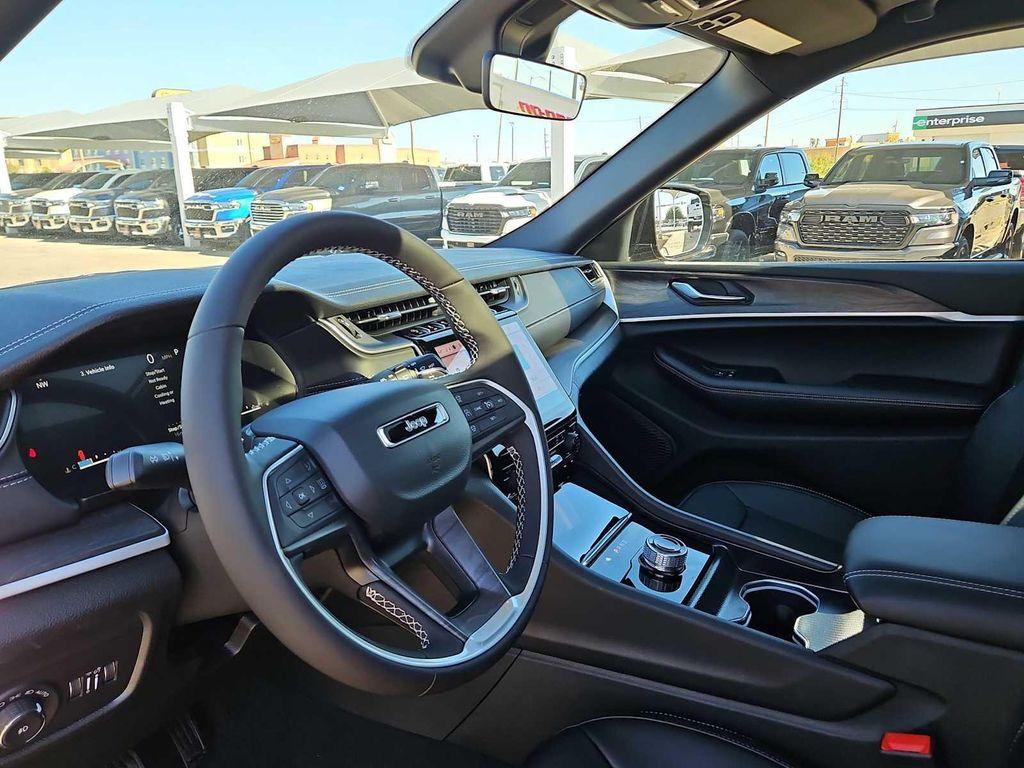 new 2025 Jeep Grand Cherokee car, priced at $45,910