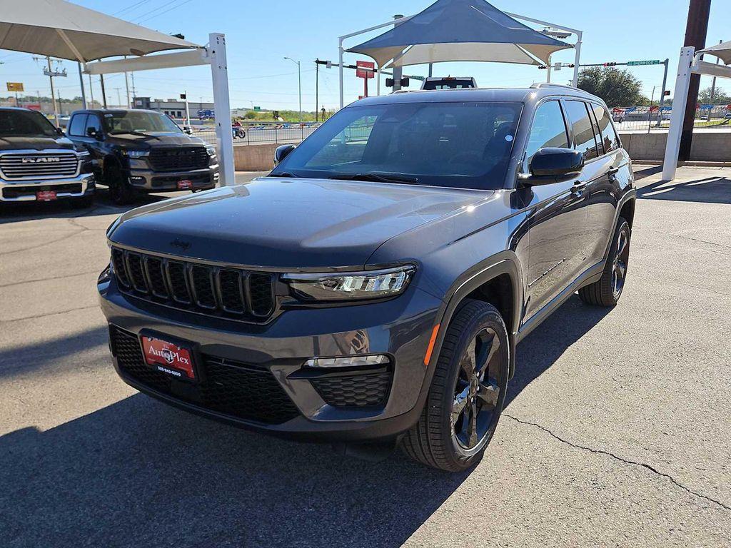 new 2025 Jeep Grand Cherokee car, priced at $45,910