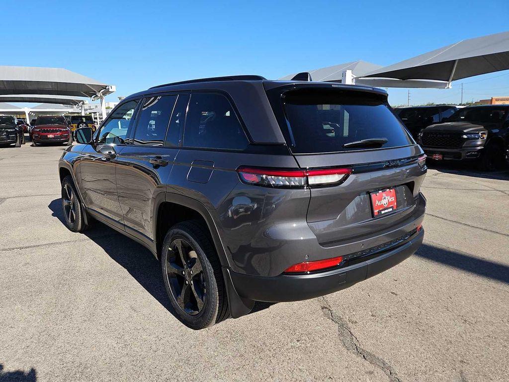 new 2025 Jeep Grand Cherokee car, priced at $45,910