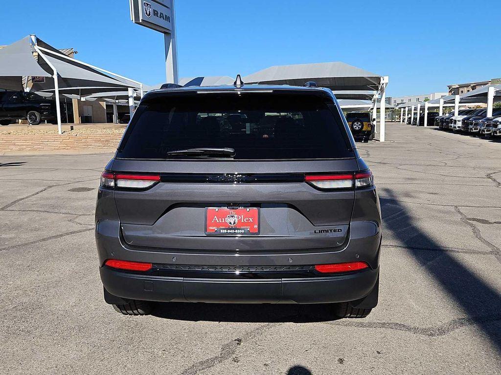 new 2025 Jeep Grand Cherokee car, priced at $45,910