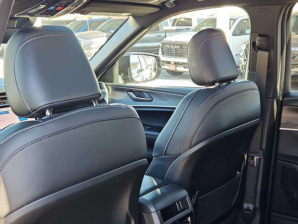 new 2025 Jeep Grand Cherokee car, priced at $45,910