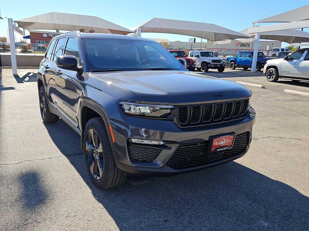 new 2025 Jeep Grand Cherokee car, priced at $45,910