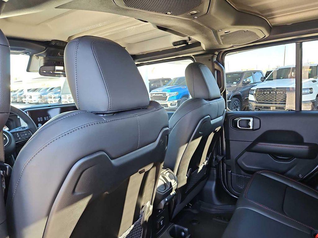 new 2025 Jeep Gladiator car, priced at $52,095