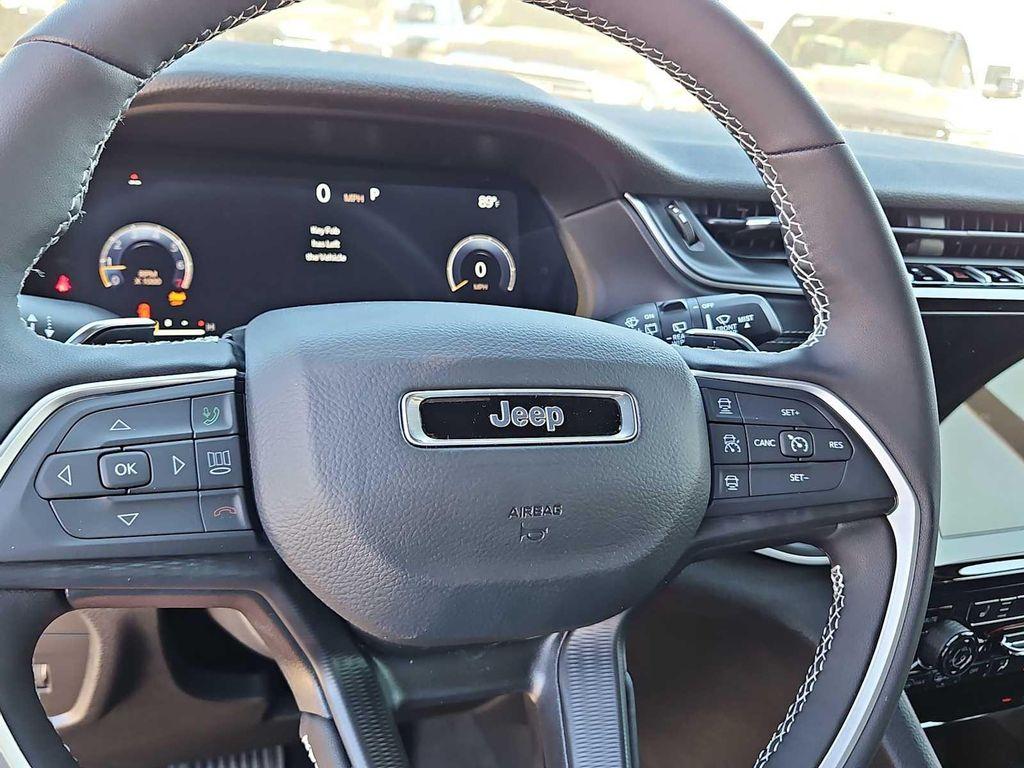 new 2025 Jeep Grand Cherokee car, priced at $40,905