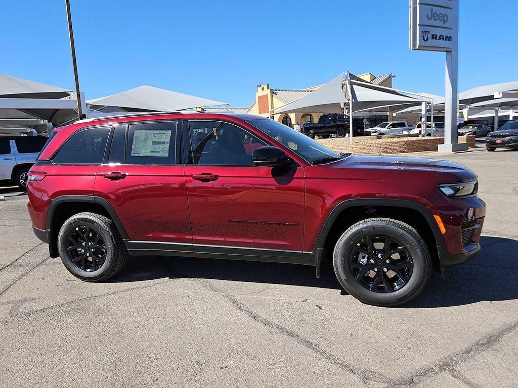 new 2025 Jeep Grand Cherokee car, priced at $40,905