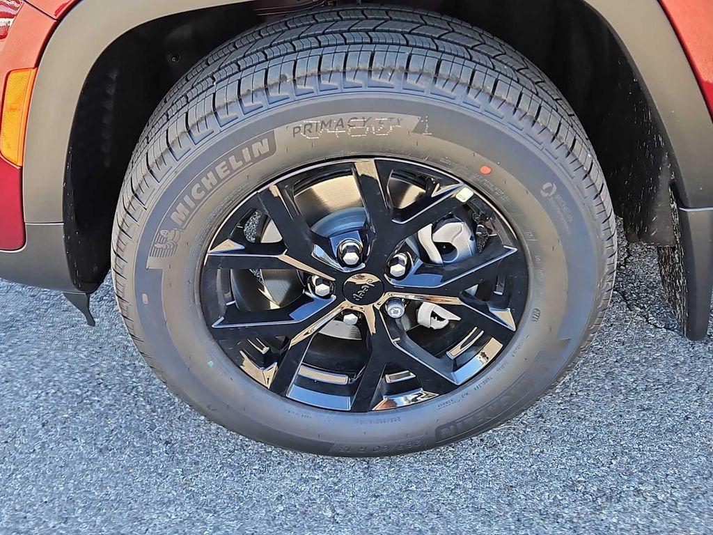 new 2025 Jeep Grand Cherokee car, priced at $40,905