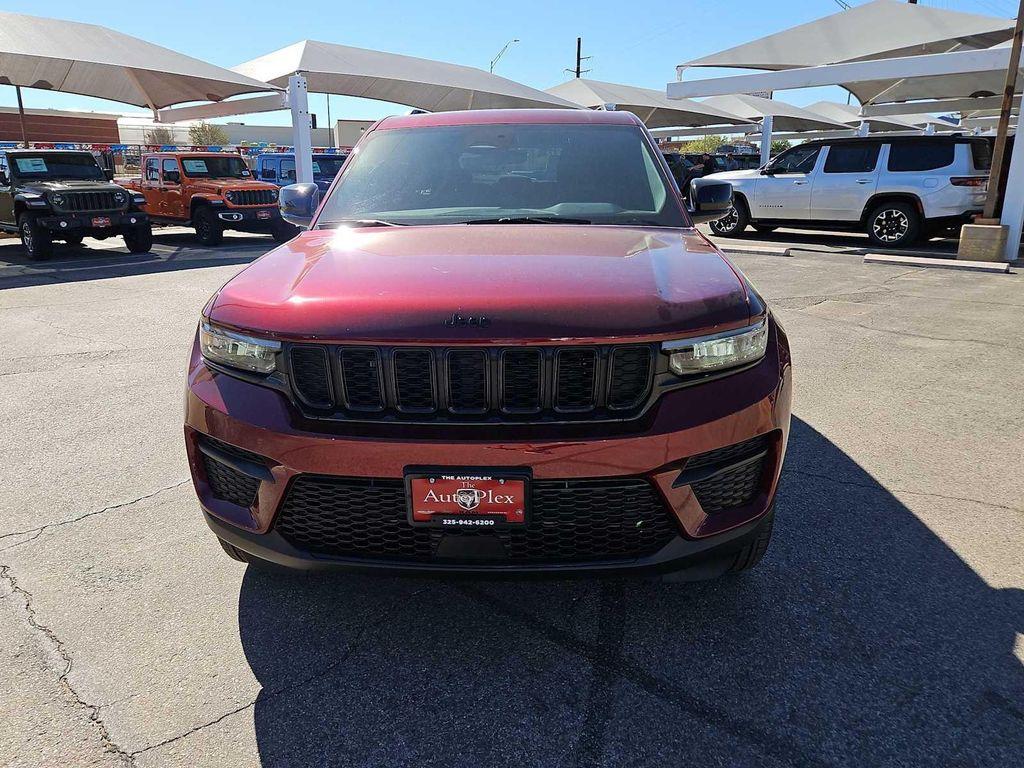 new 2025 Jeep Grand Cherokee car, priced at $40,905