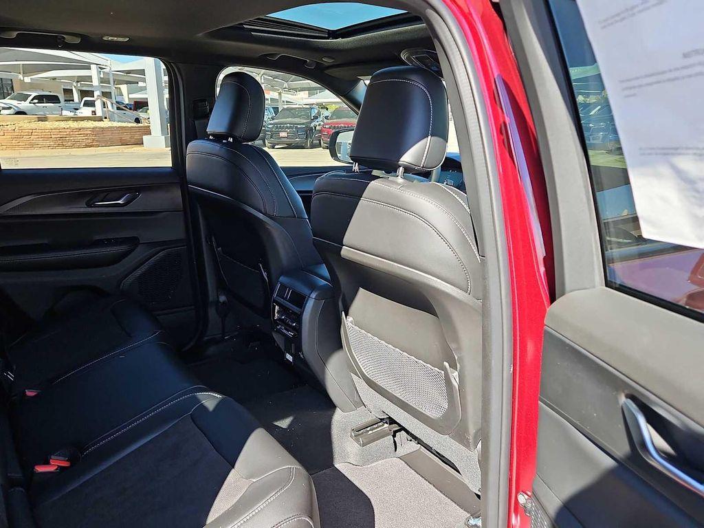 new 2025 Jeep Grand Cherokee car, priced at $40,905