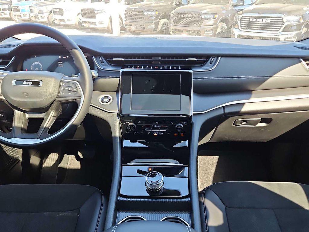 new 2025 Jeep Grand Cherokee car, priced at $40,905