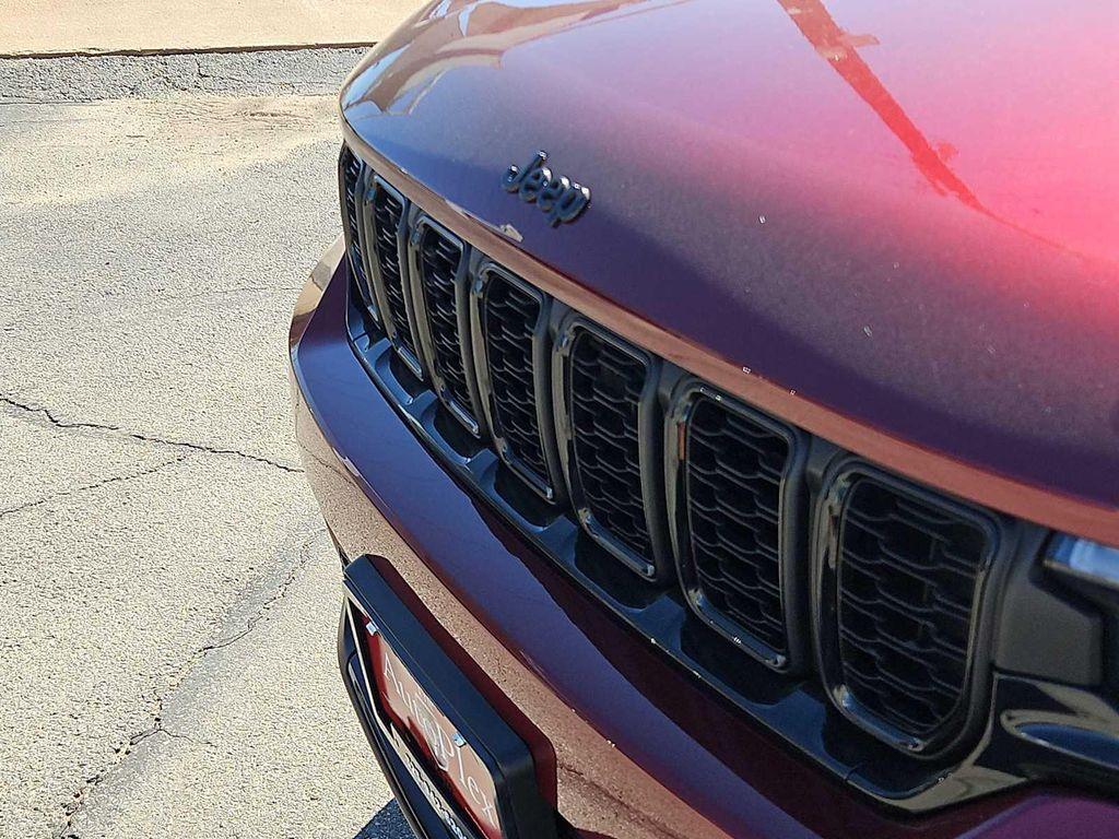 new 2025 Jeep Grand Cherokee car, priced at $40,905