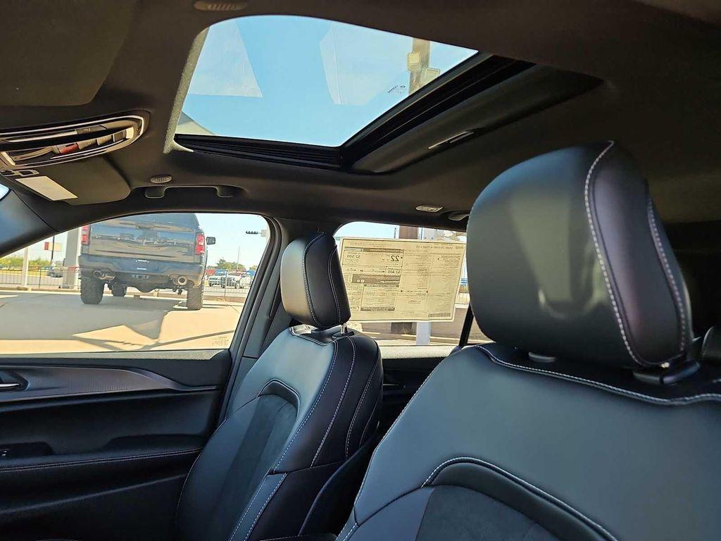 new 2025 Jeep Grand Cherokee car, priced at $40,905