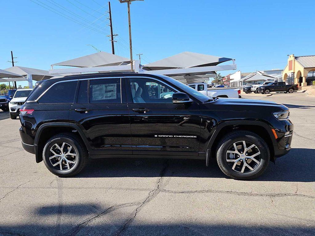 new 2025 Jeep Grand Cherokee car, priced at $43,185