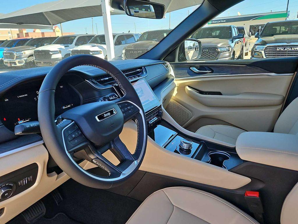 new 2025 Jeep Grand Cherokee car, priced at $43,185