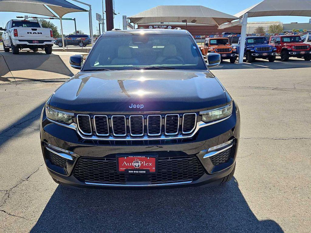 new 2025 Jeep Grand Cherokee car, priced at $43,185