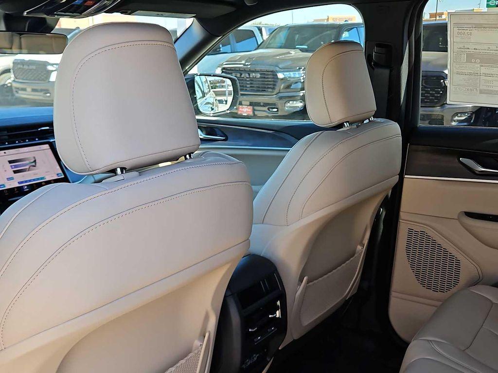 new 2025 Jeep Grand Cherokee car, priced at $43,185