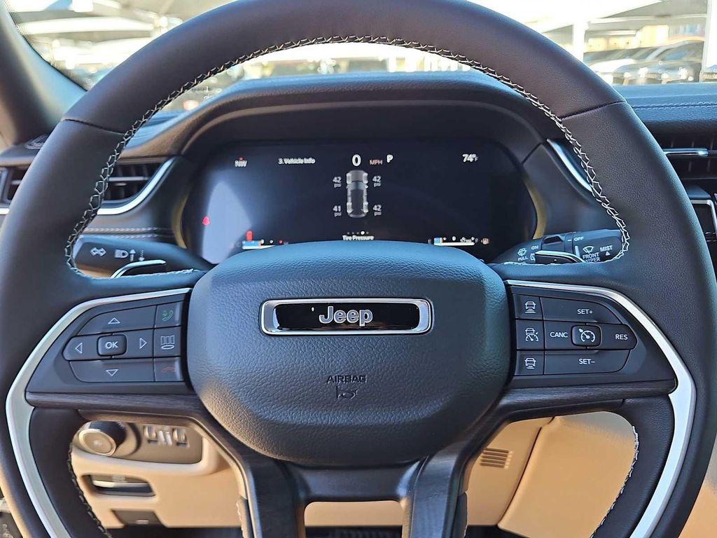 new 2025 Jeep Grand Cherokee car, priced at $43,185