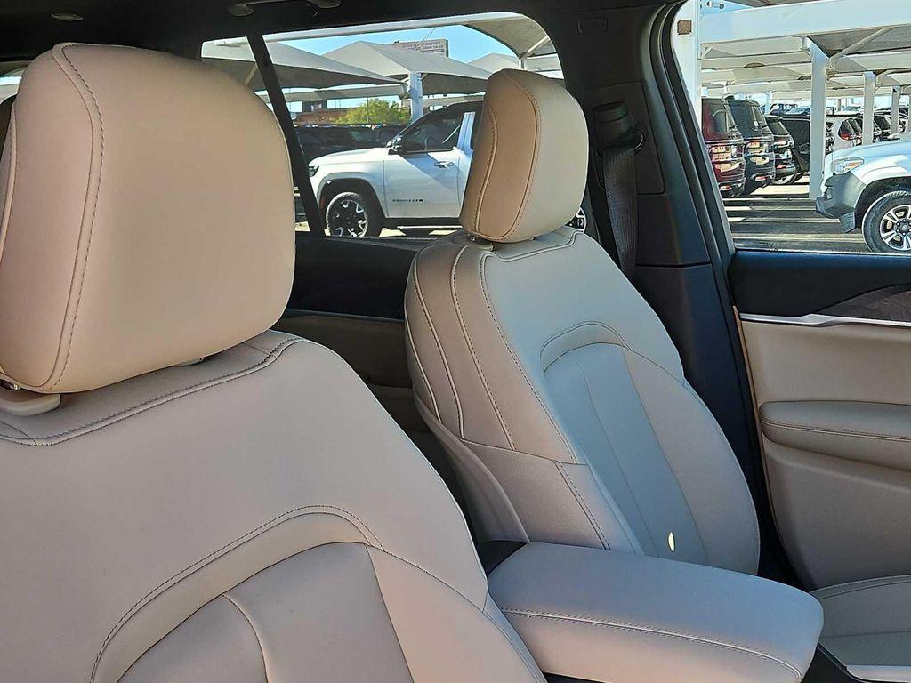 new 2025 Jeep Grand Cherokee car, priced at $43,185