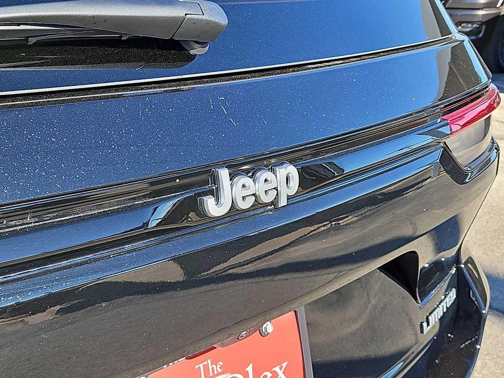 new 2025 Jeep Grand Cherokee car, priced at $43,185