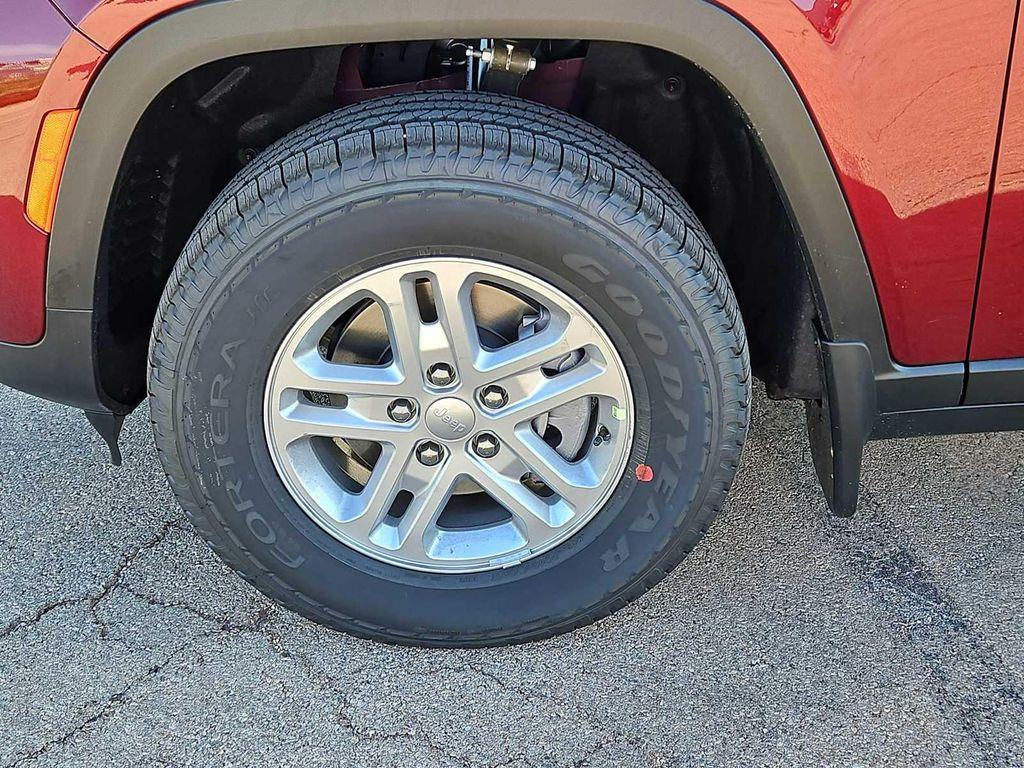 used 2025 Jeep Grand Cherokee car, priced at $35,954