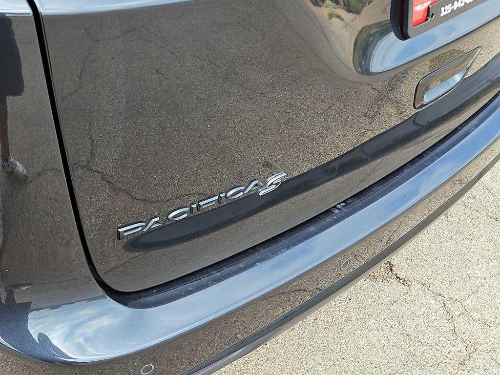 used 2020 Chrysler Pacifica car, priced at $22,133
