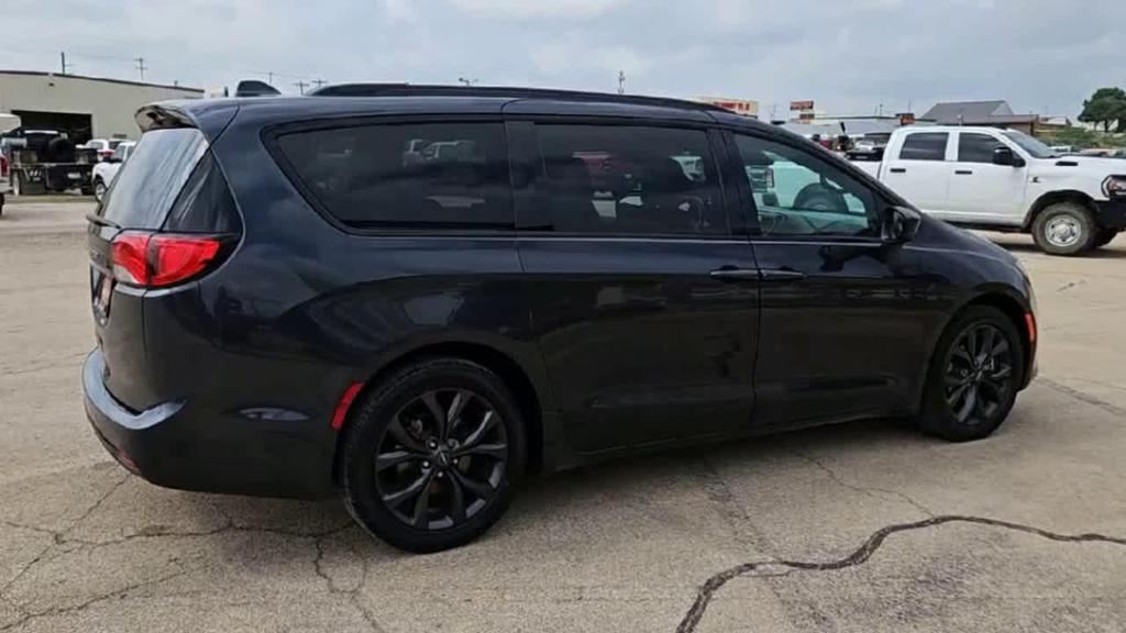 used 2020 Chrysler Pacifica car, priced at $22,133